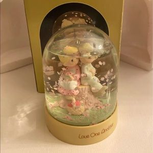 precious moments collectible snow globe
